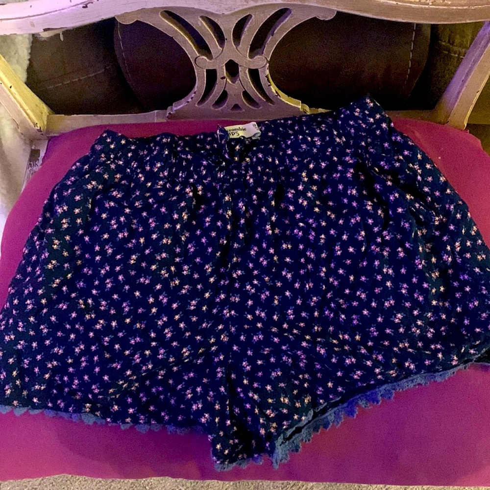Abercrombie kids shorts size 13-14 blue with flowers